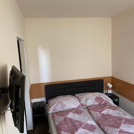 Vasmacska Panzio Hotel Komarom Bagian luar foto